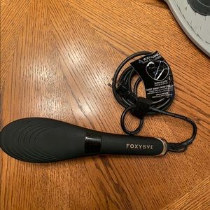 Foxybae straightening brush